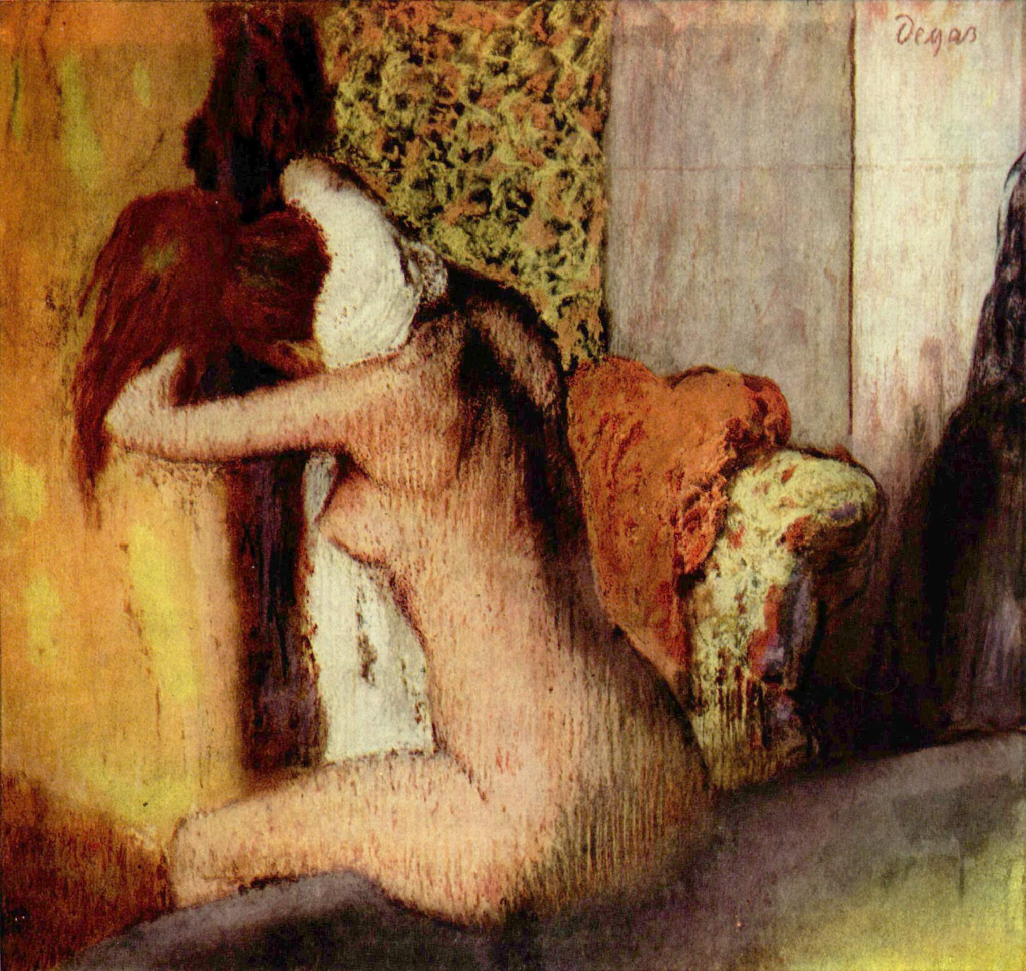 Après le bain,femme s'essuyant la nuque