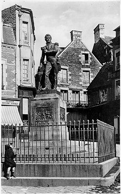 Statue de Dumont d'Urville