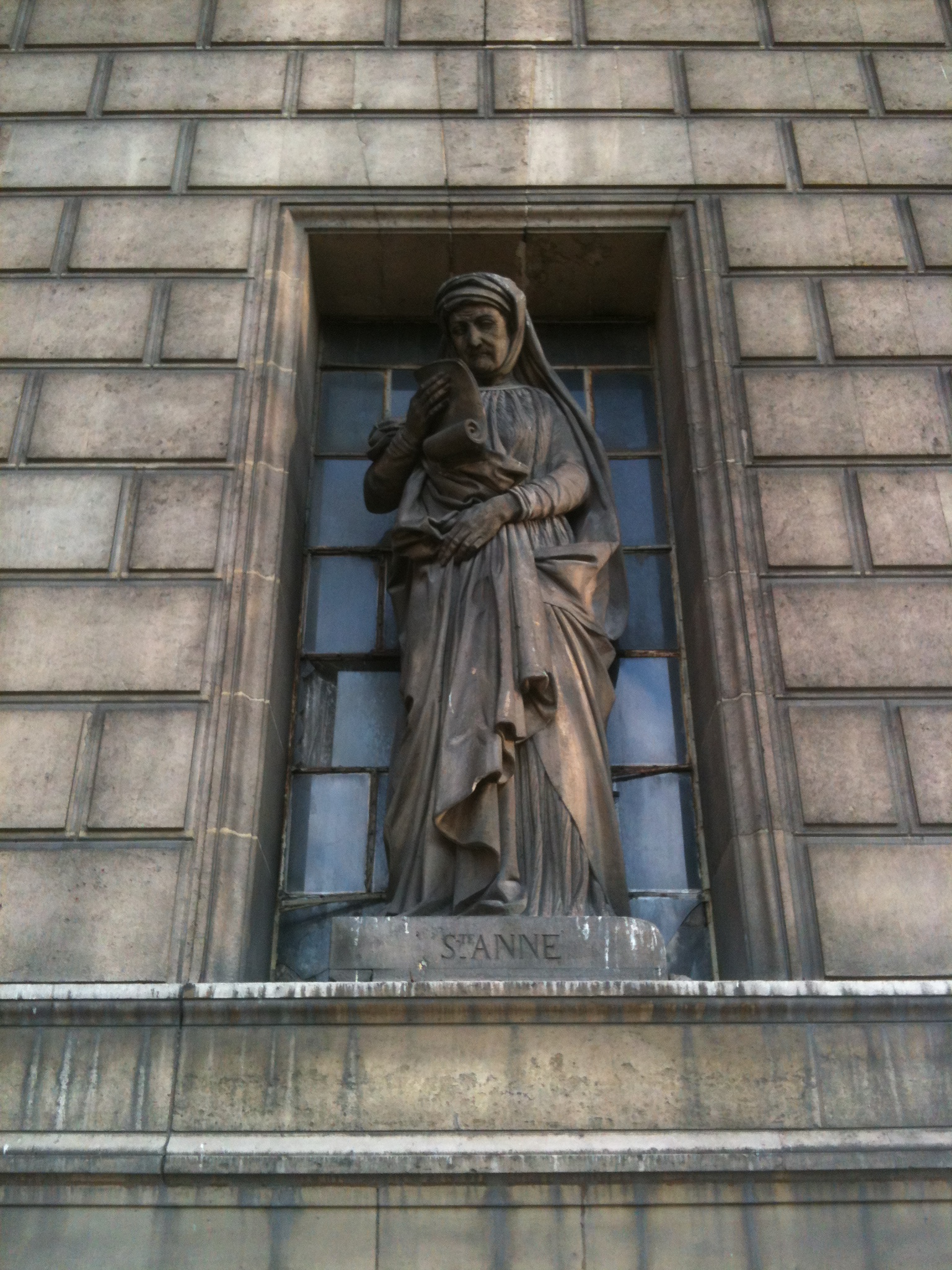 Statue de Sainte Anne