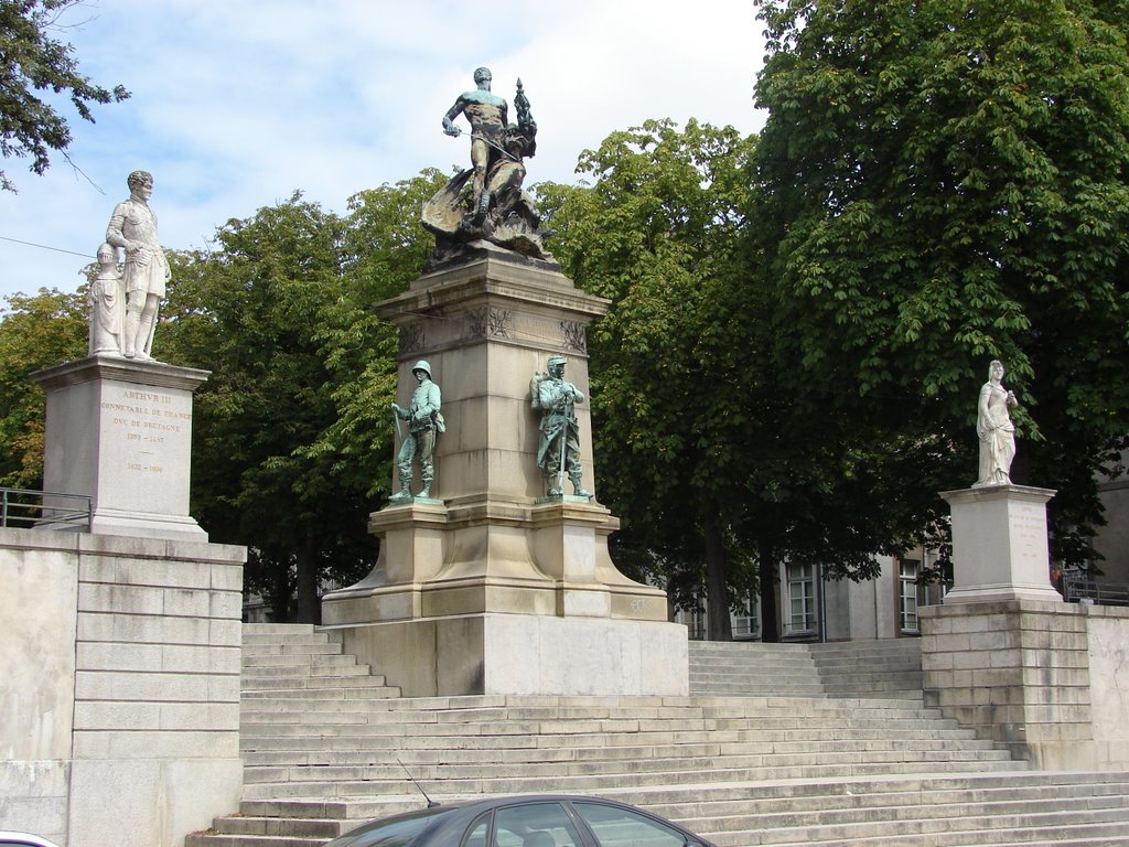 Monuments aux Enfants Morts pour la Patrie