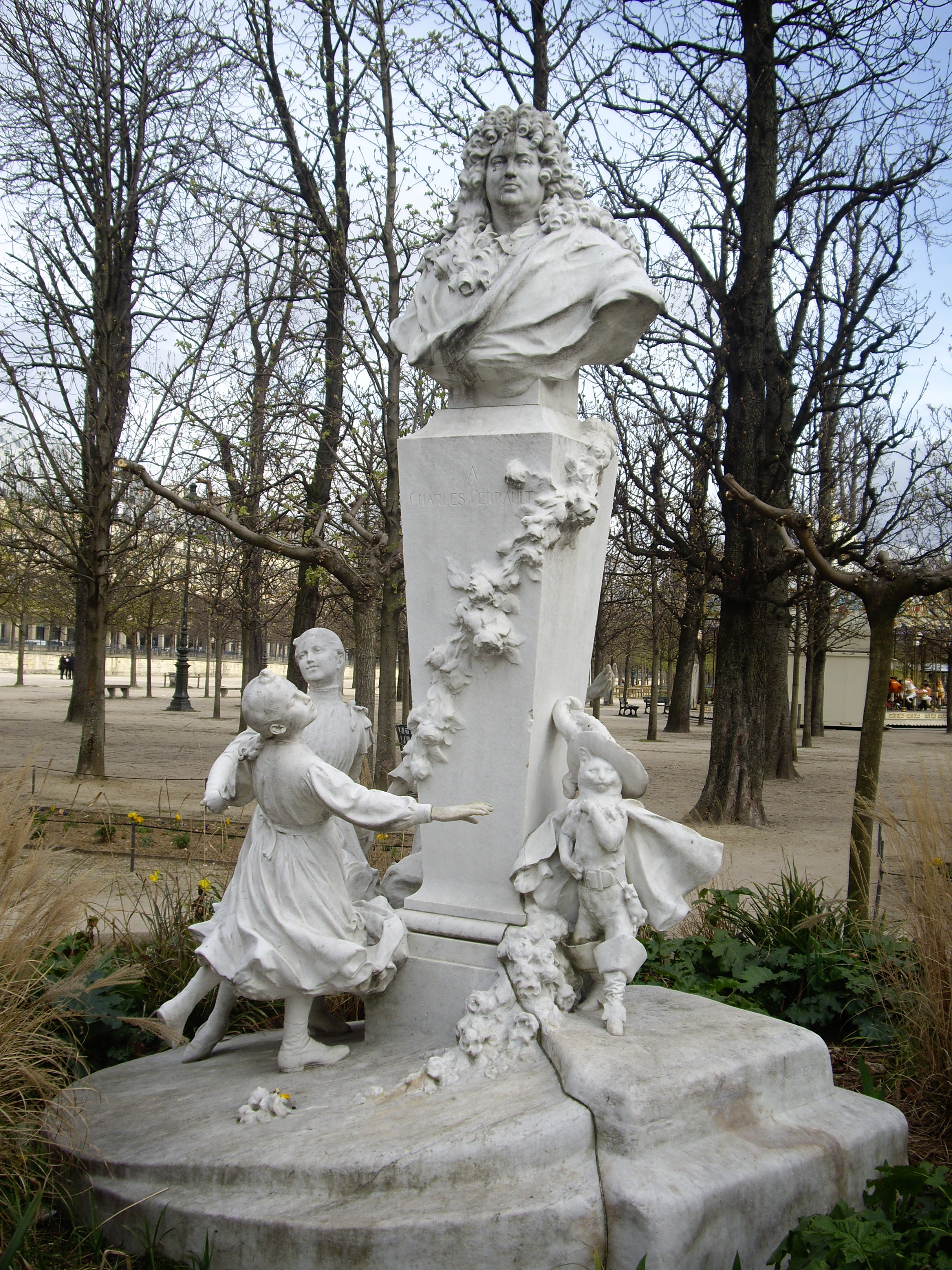 Monument au conteur Charles Perrault