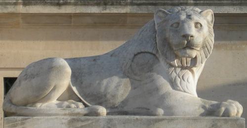 Deux Lions accroupis
