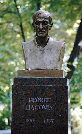 Buste de George Bacovia