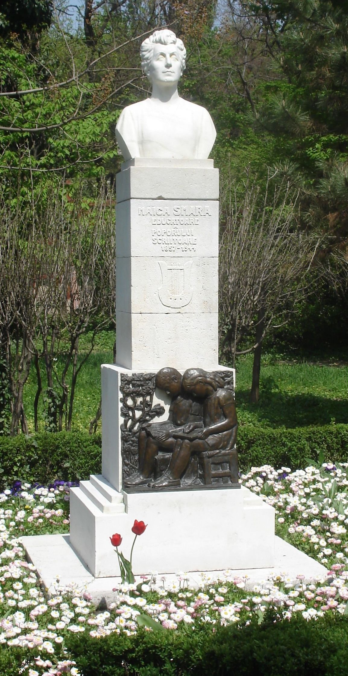 Monument "Maica Smara"