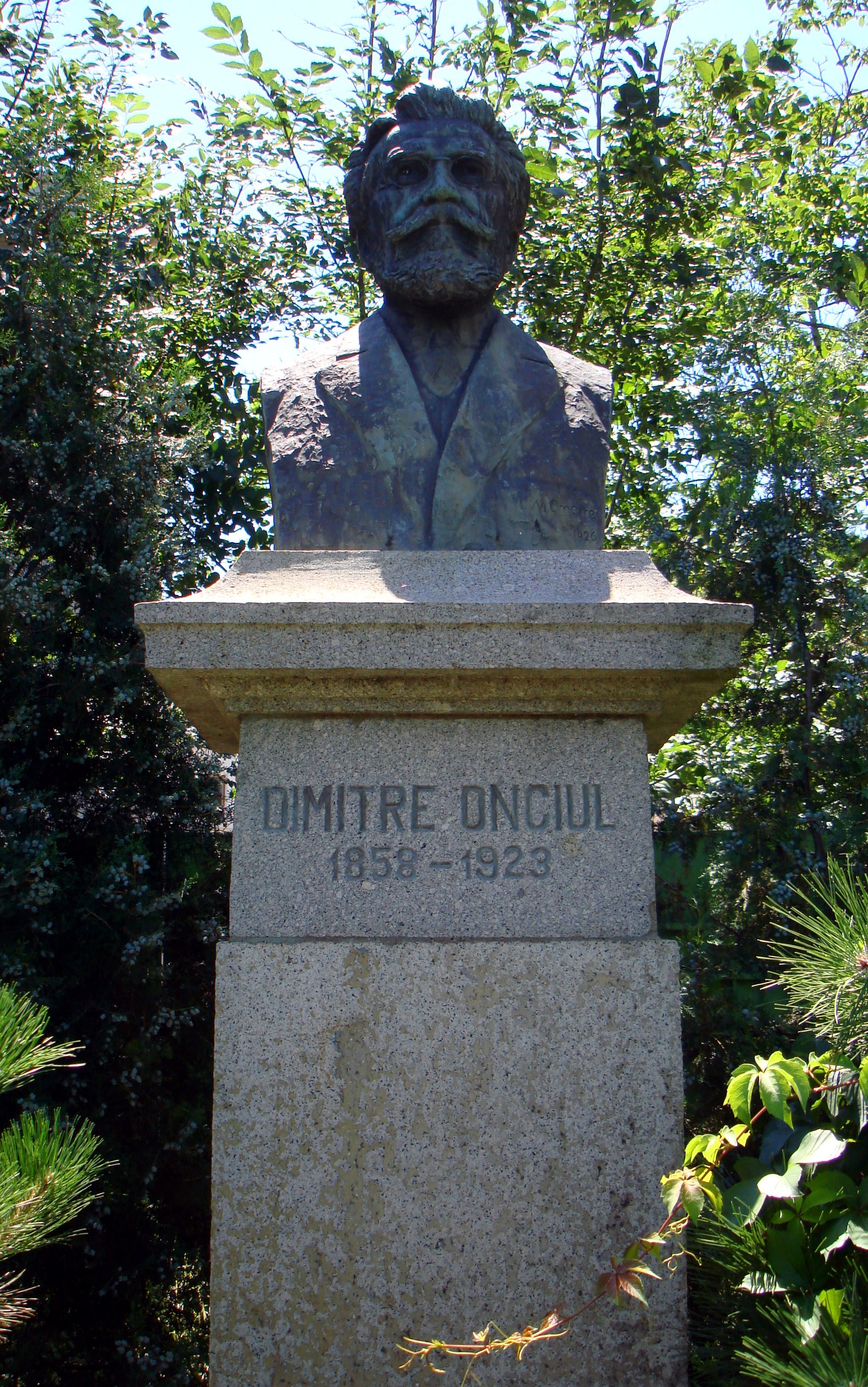 Buste de Dimitrie Onciul