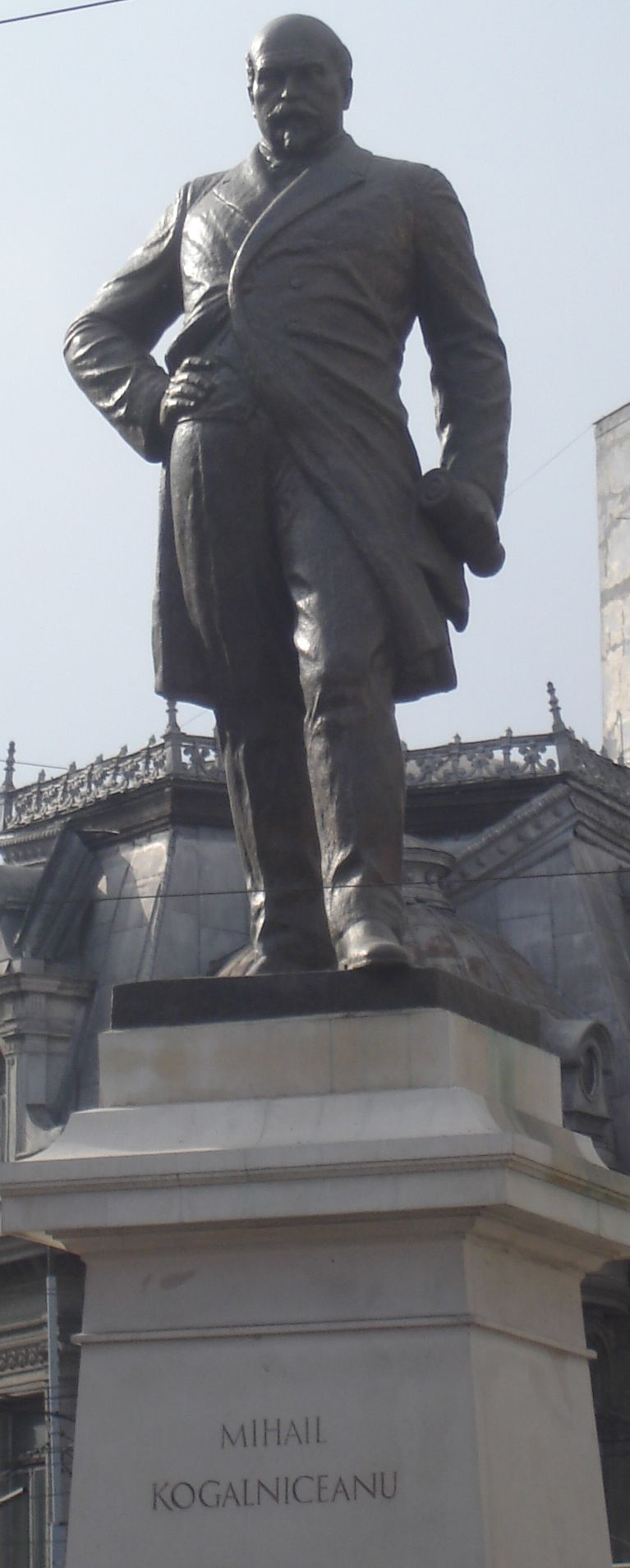 Statue de Mihail Kogălniceanu