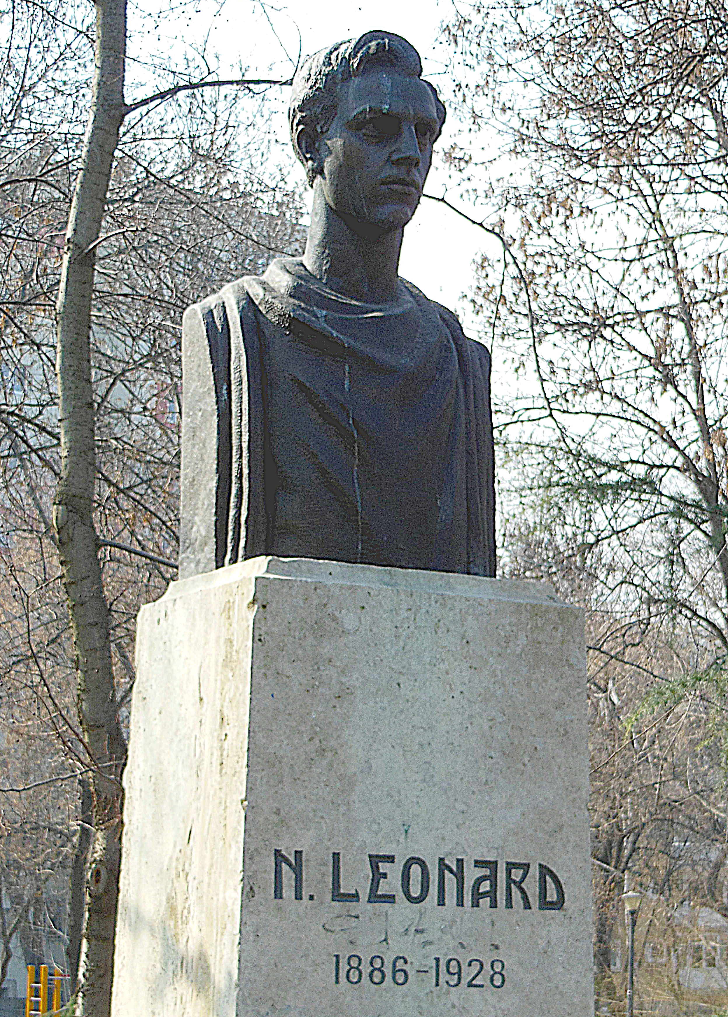Buste de Nicolae Leonard