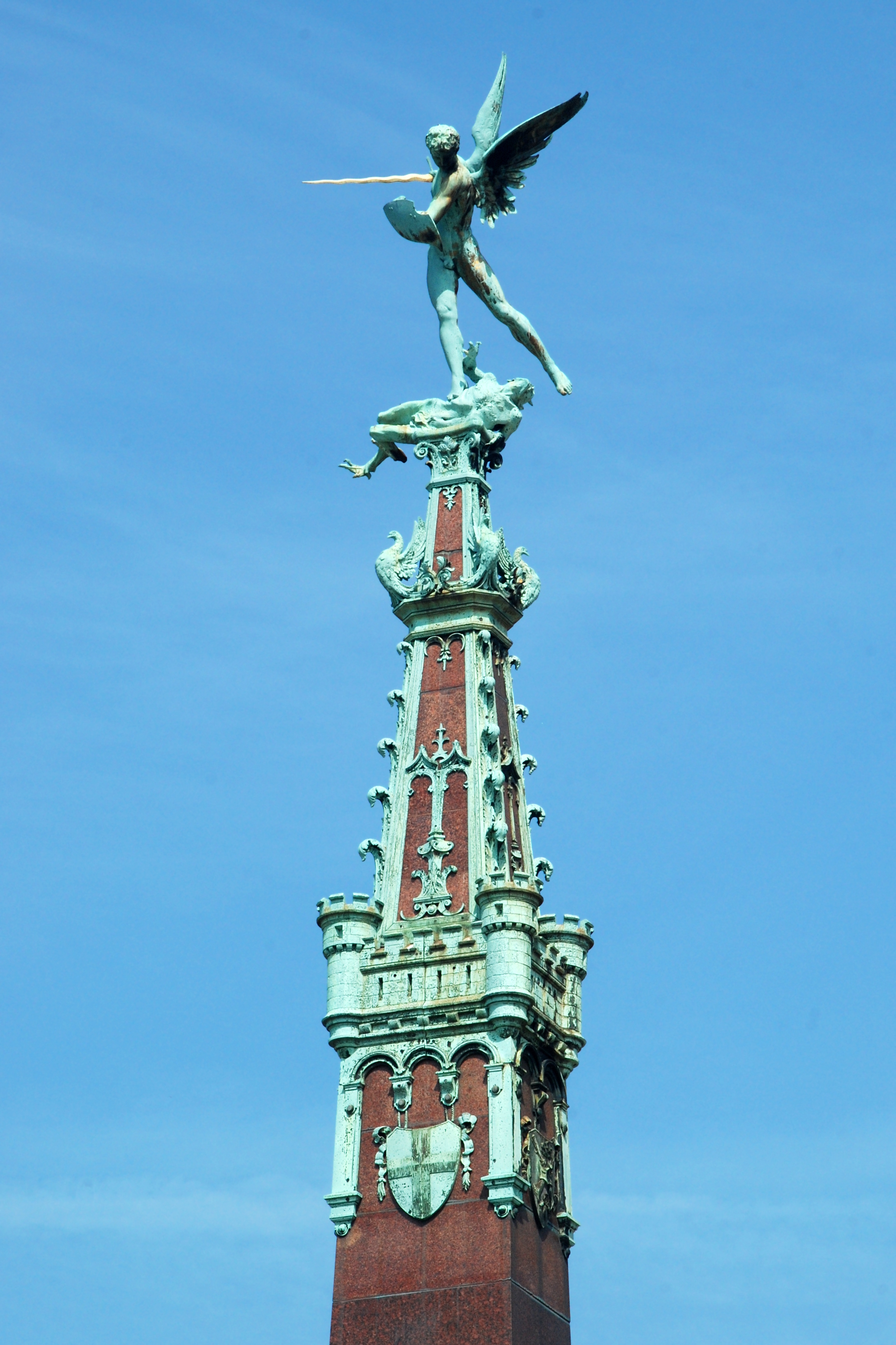 Saint Michel terrassant le dragon