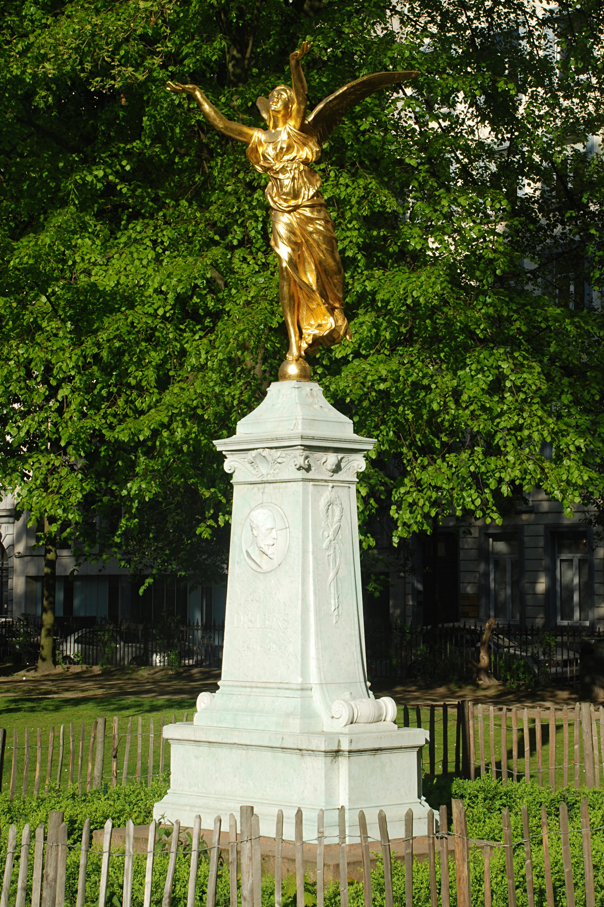 Monument Julien Dillens