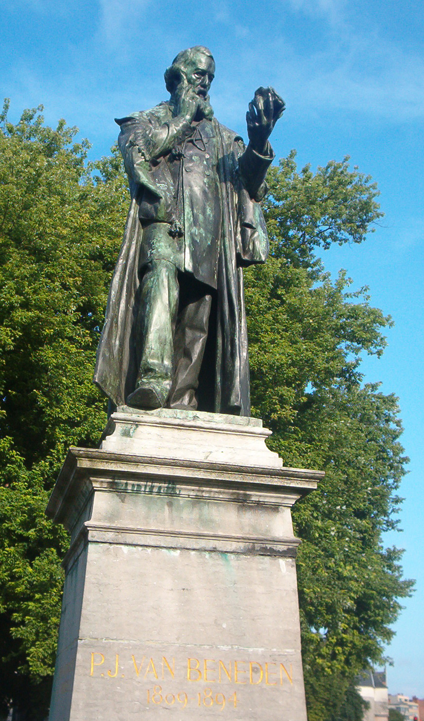 statue de Pierre-Joseph van Beneden