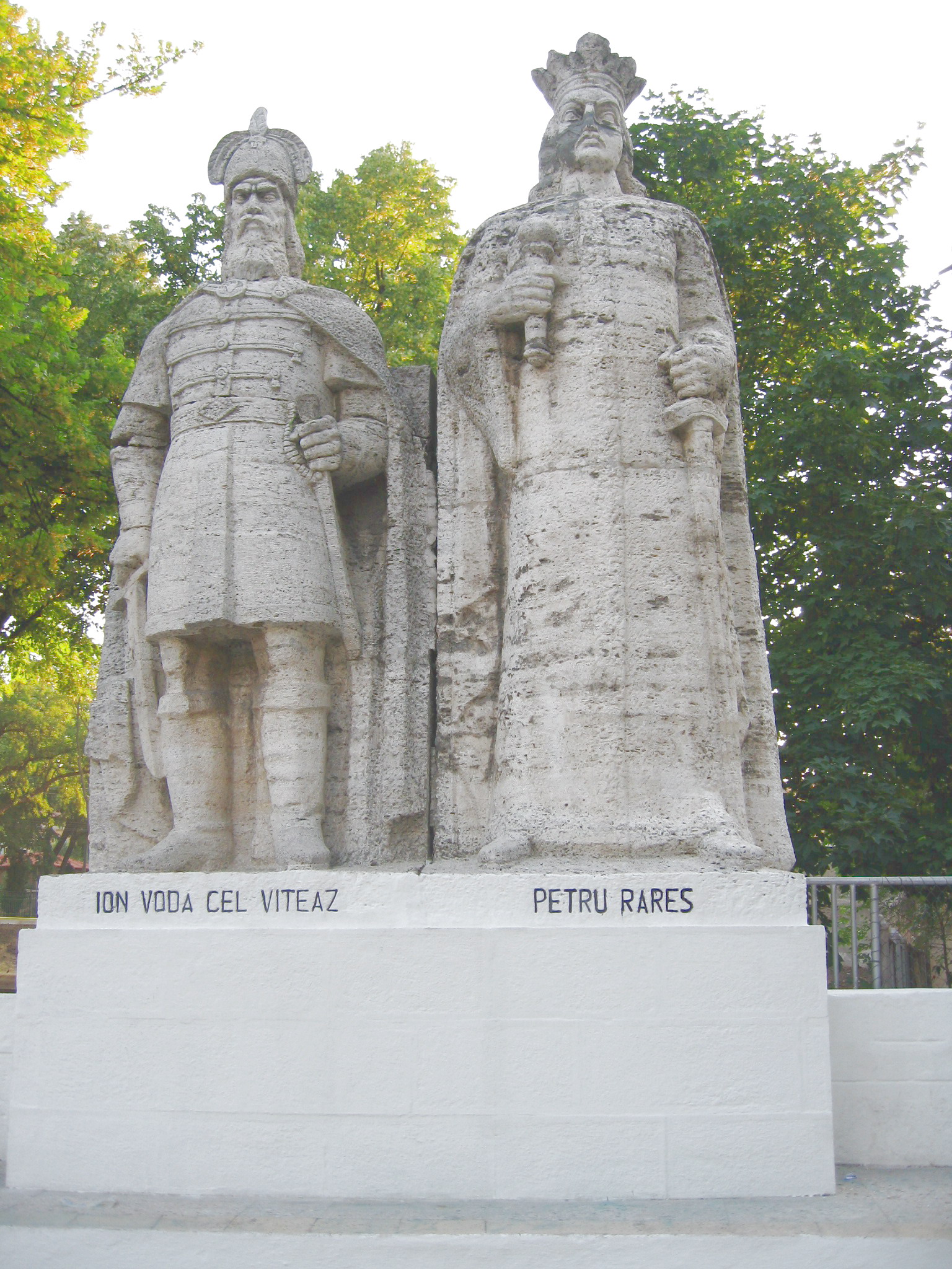 Statue de Petru Rareș