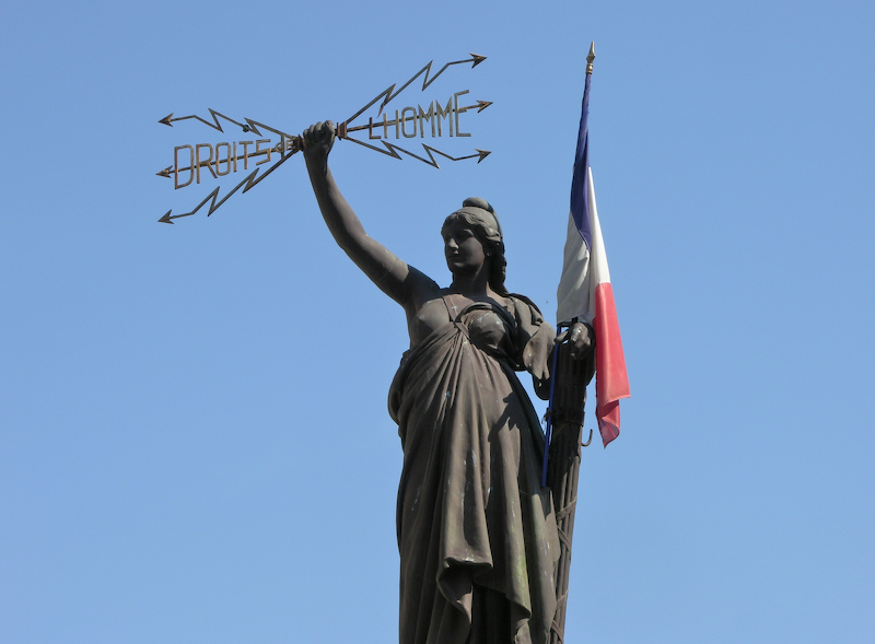 La République brandissant les Droits de l'Homme