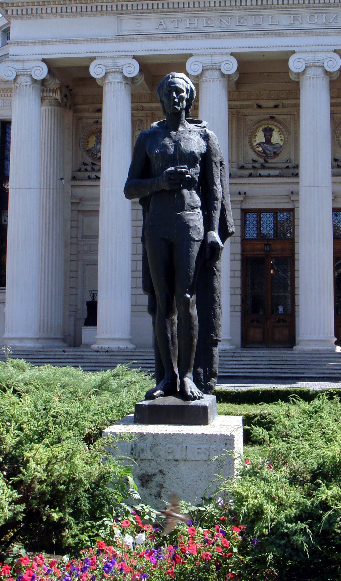 Statue de Mihai Eminescu