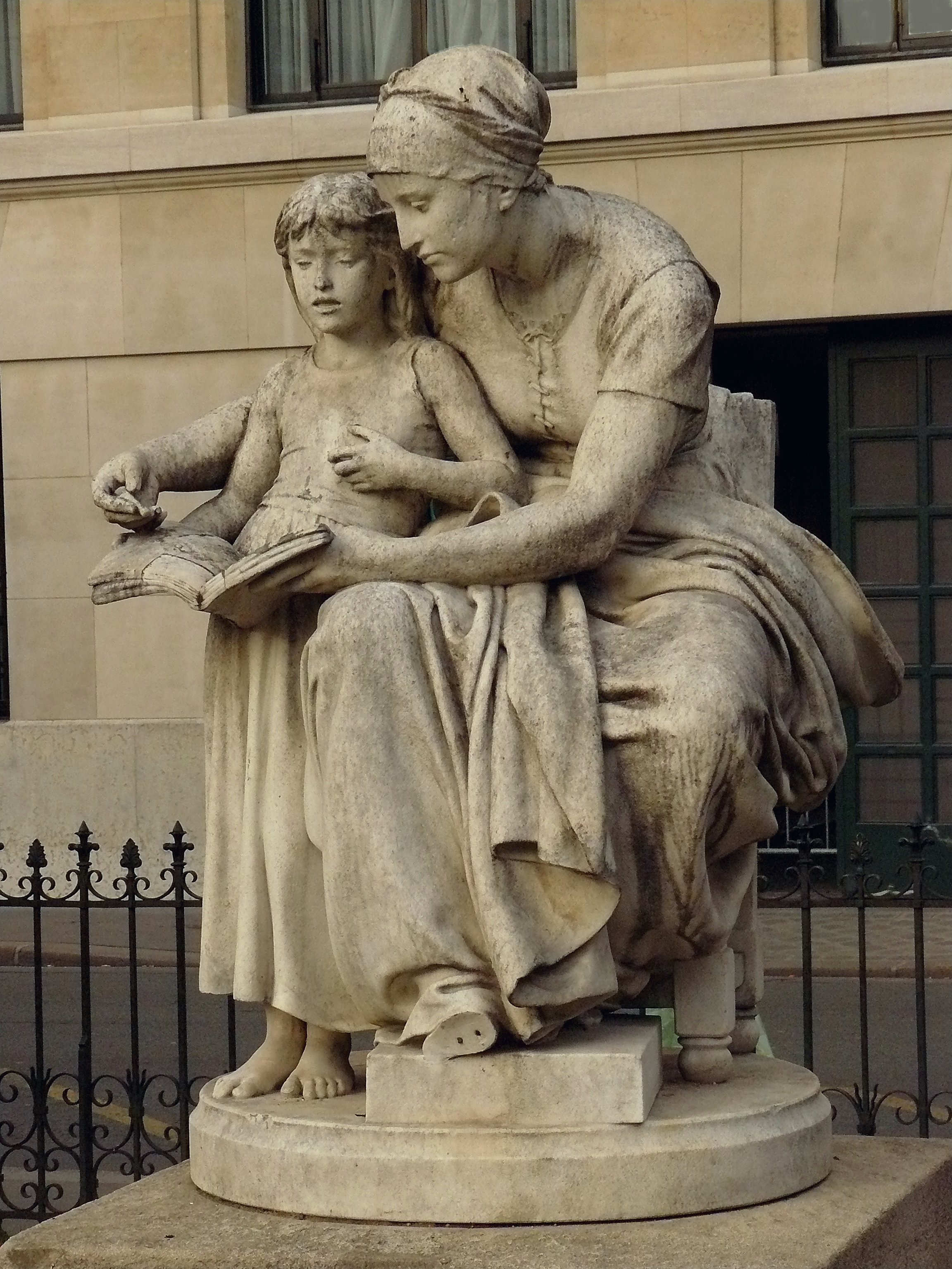 L'Éducation maternelle