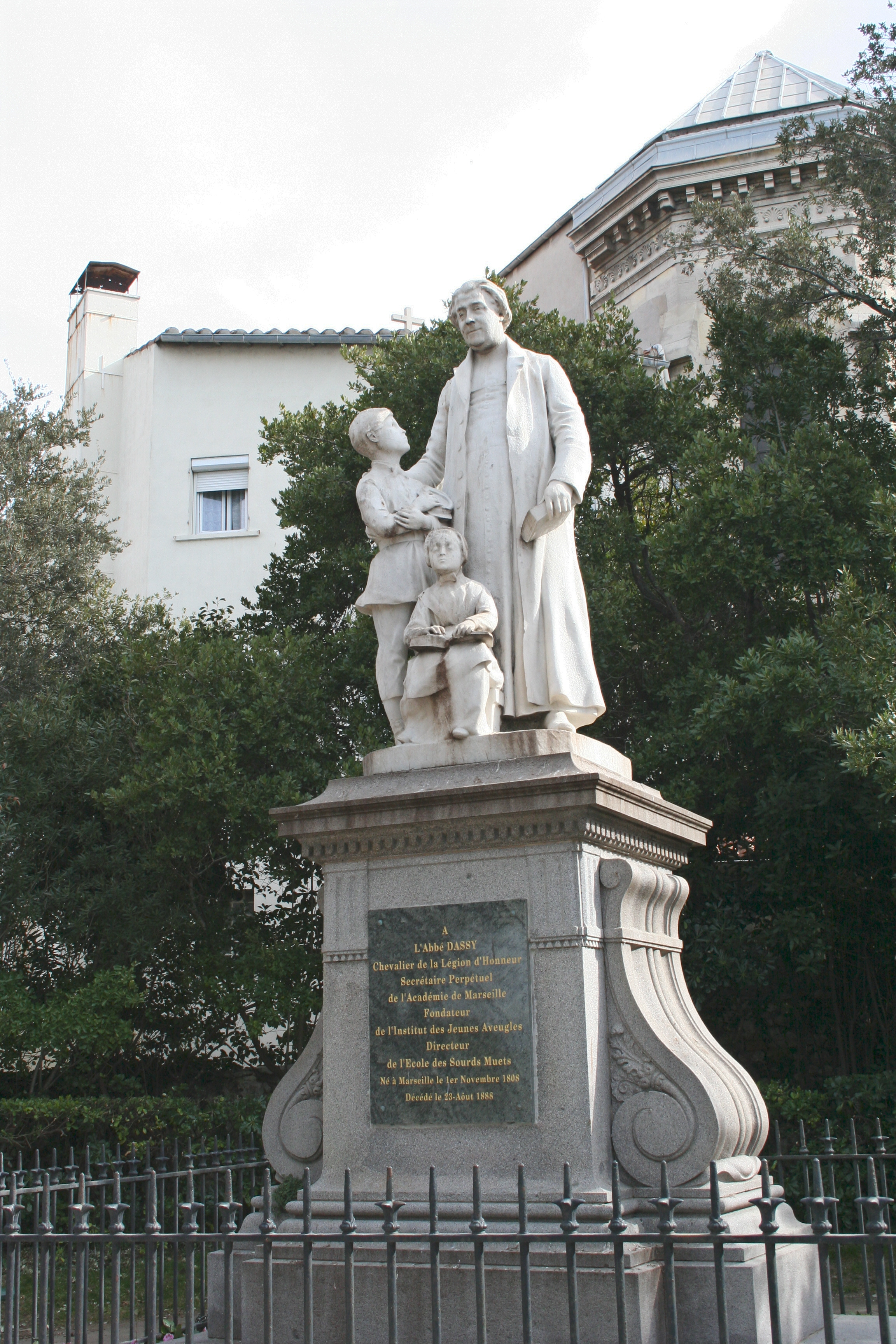 Statue de l'abbé Louis-Toussaint Dassy