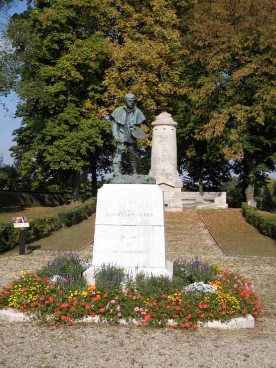 Statue de Jules Bastien Le Page