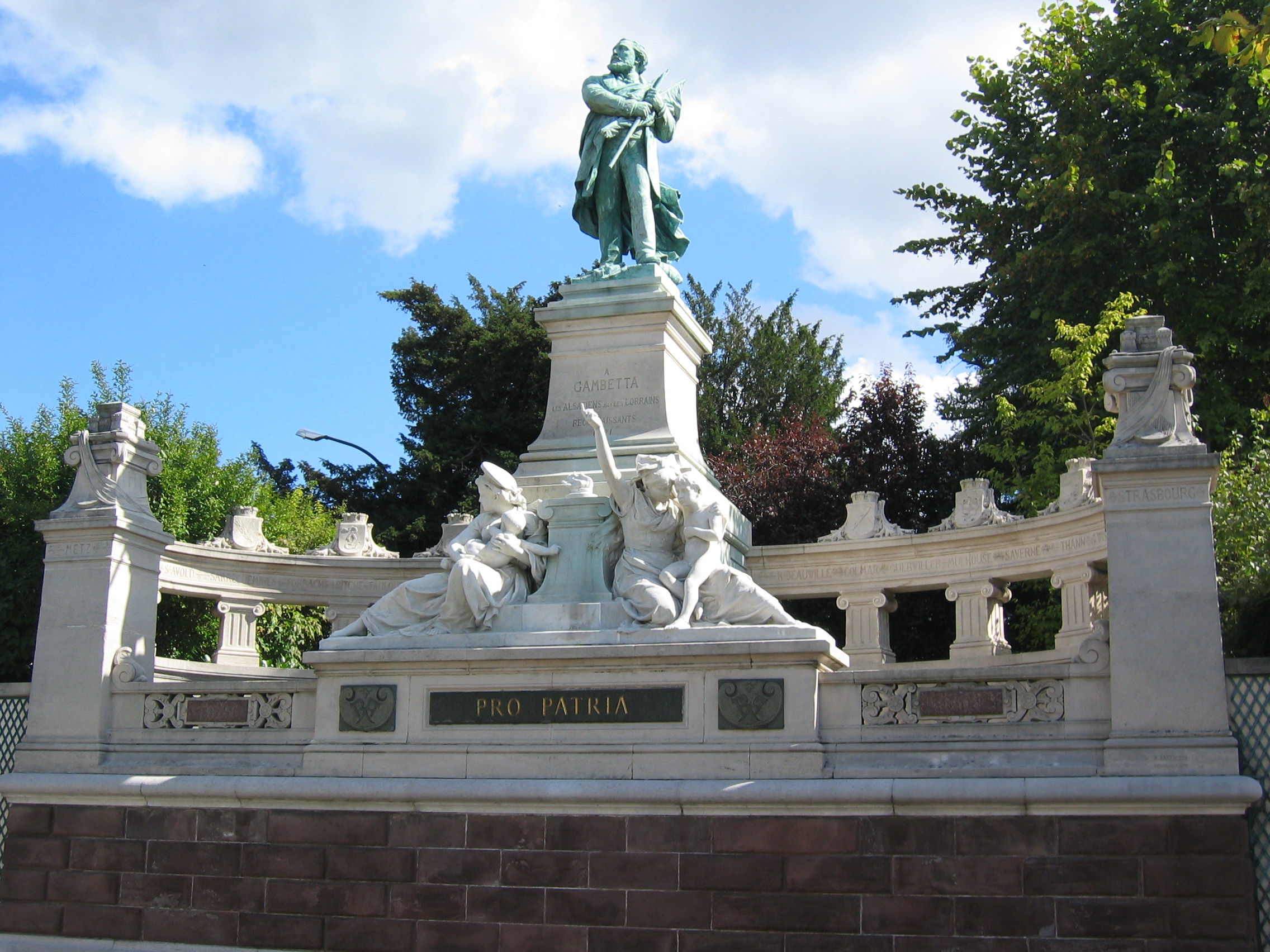 Monument  à  Léon Gambetta
