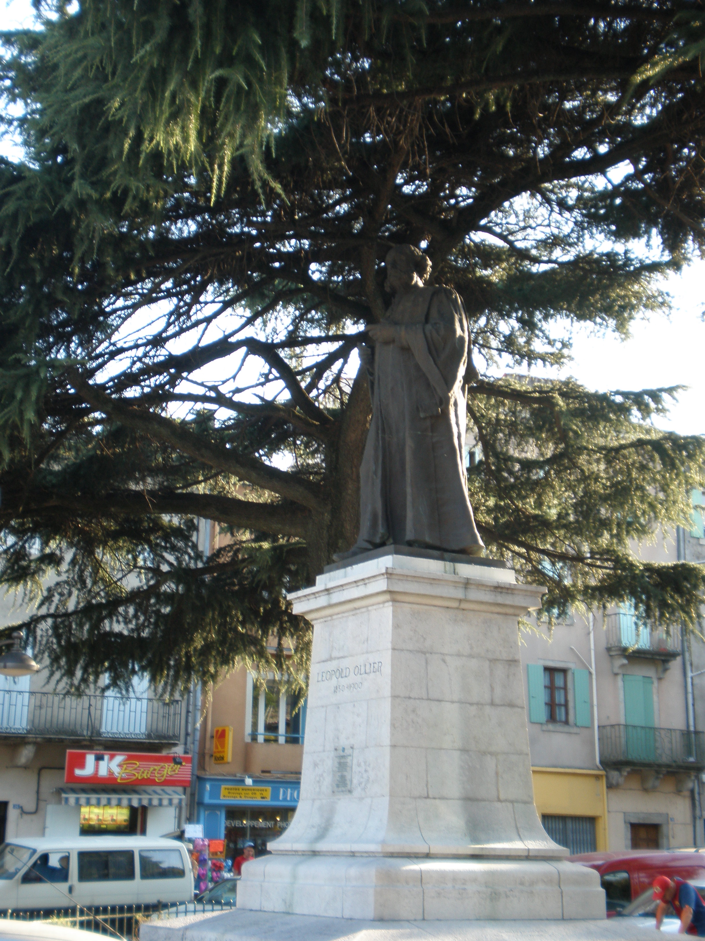 Statue de Louis Léopold Ollier