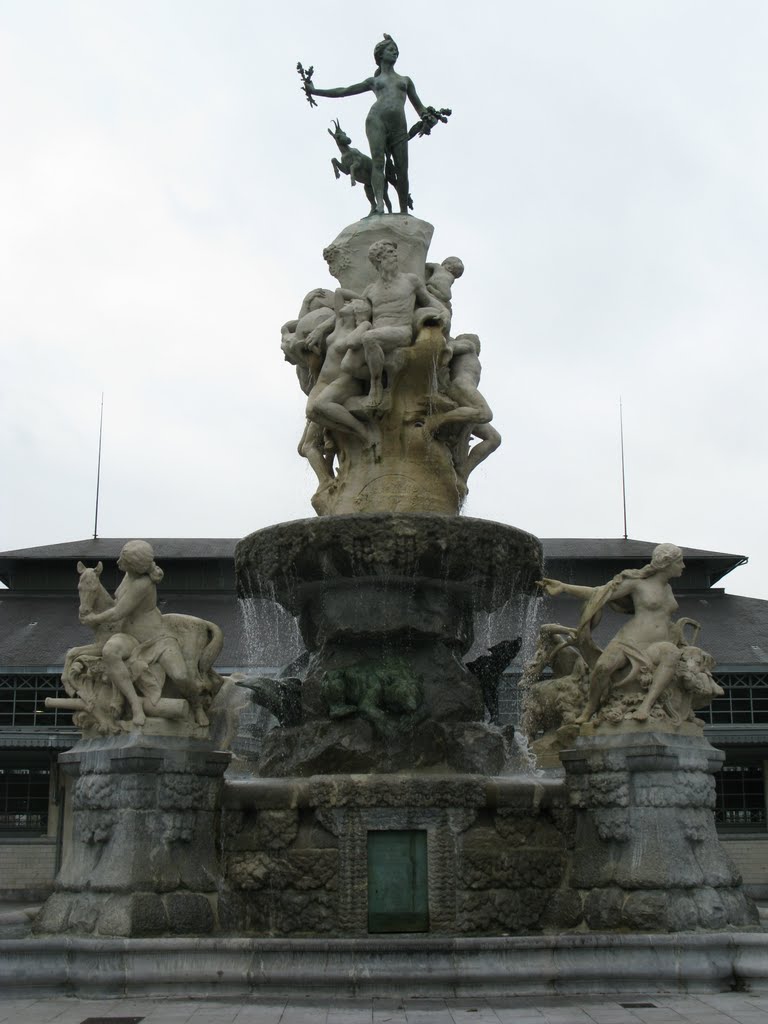 Fontaine des quatre vallées ou Monument Duvignau-Bousigues