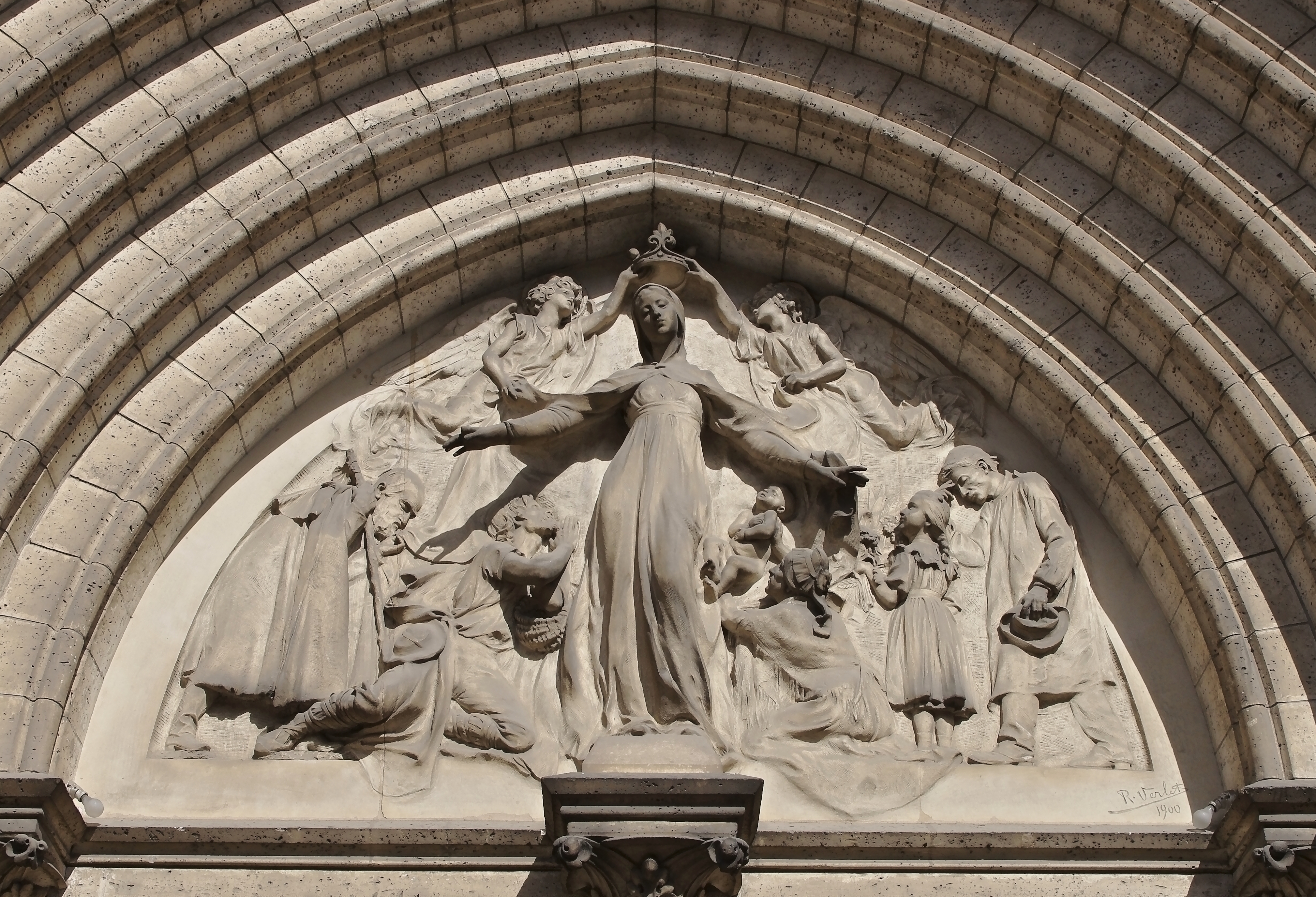 Partie centrale du tympan de l'église d'Obézine