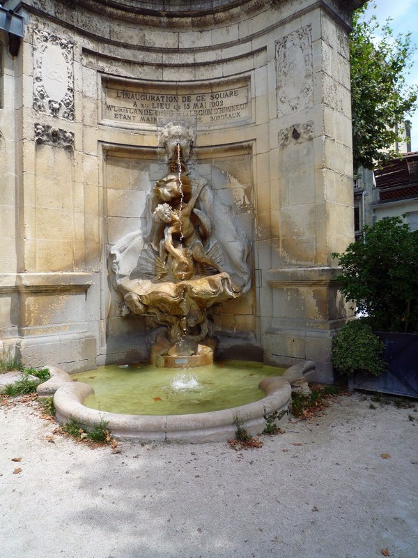 Fontaine Amédée-Larrieu