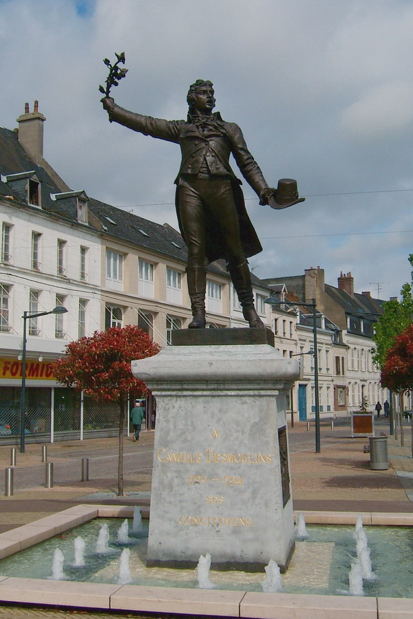 Monument à Camille Desmoulins