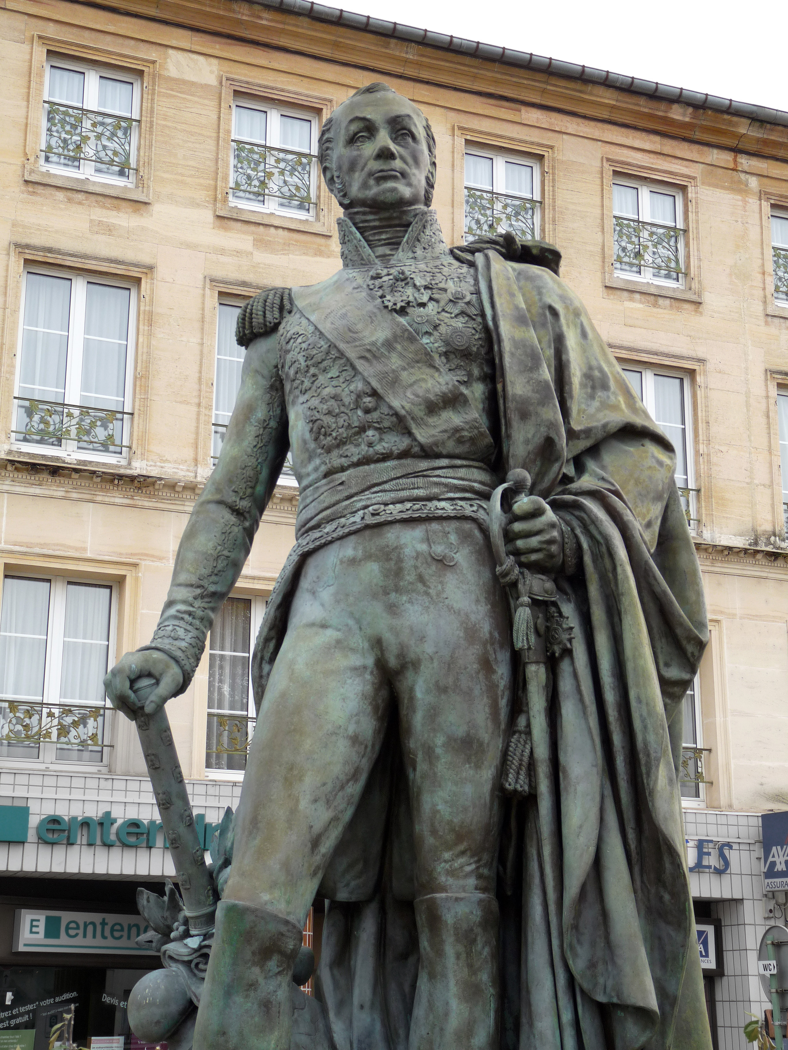 Statue du maréchal Oudinot