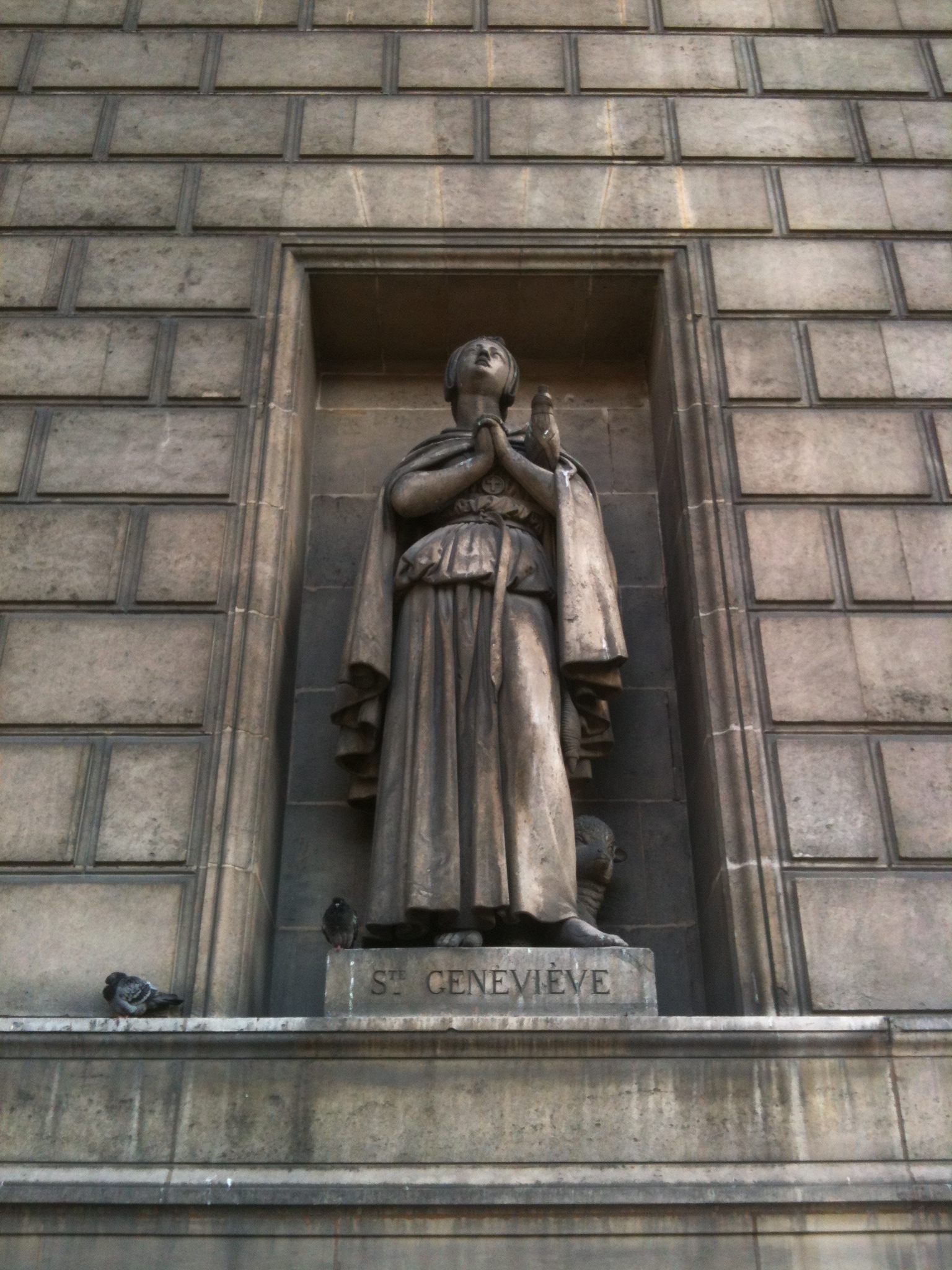 Statue de Sainte Geneviève