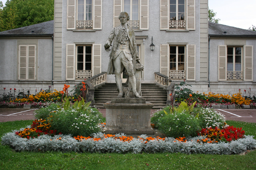 Statue d'Etienne Bezout