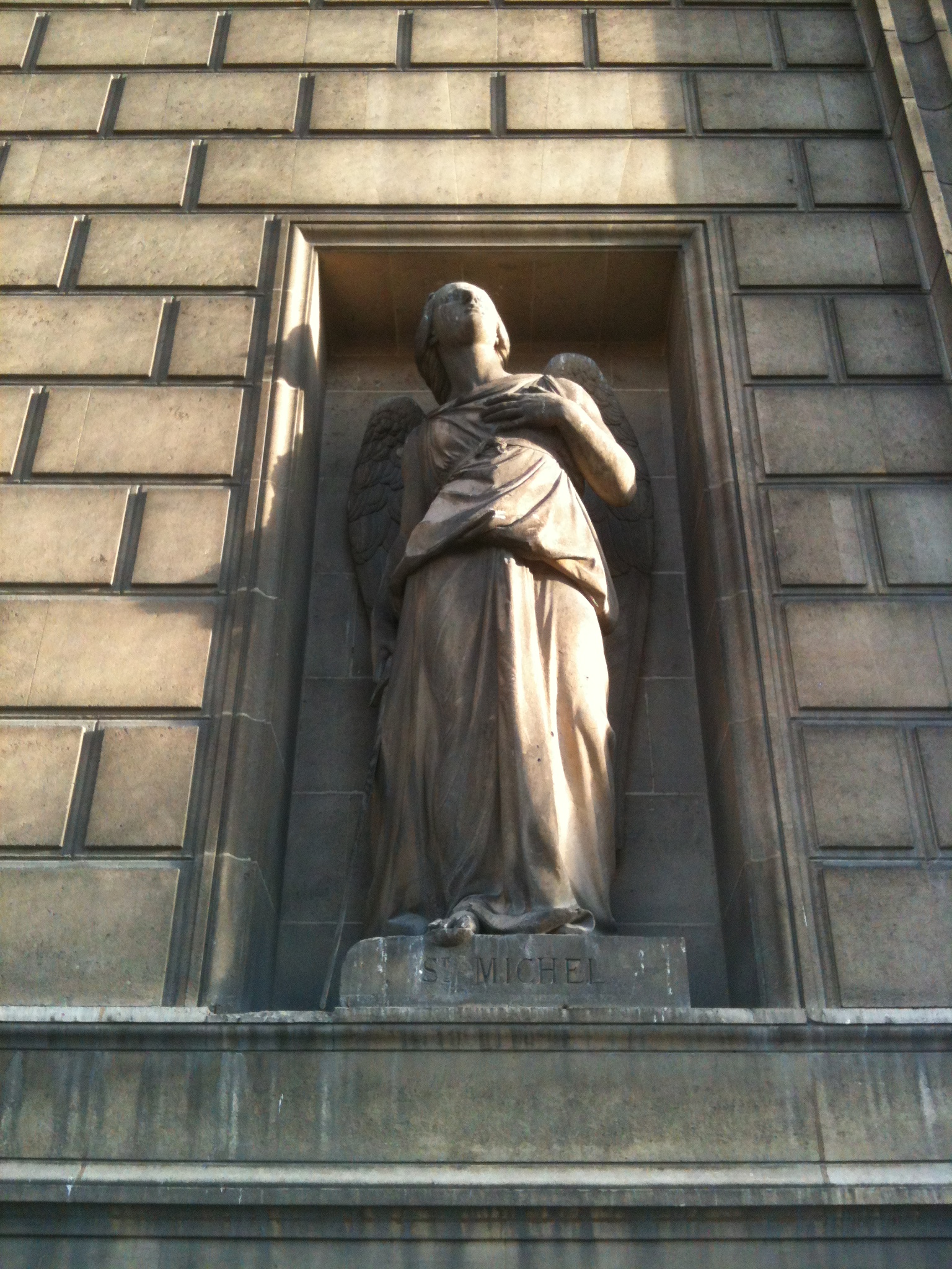 Statue de Saint Michel