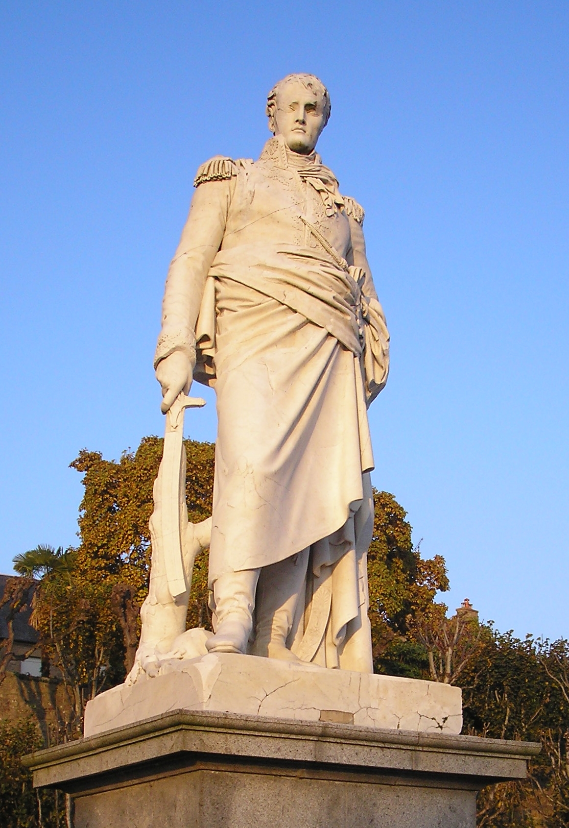 Statue du général Valhubert