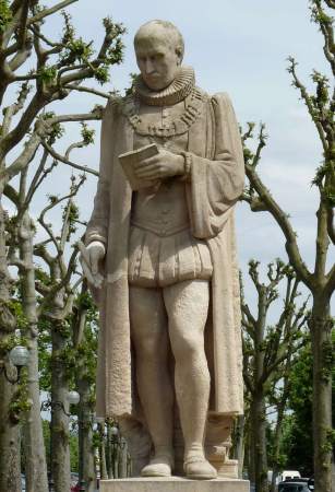 Statue de Montaigne
