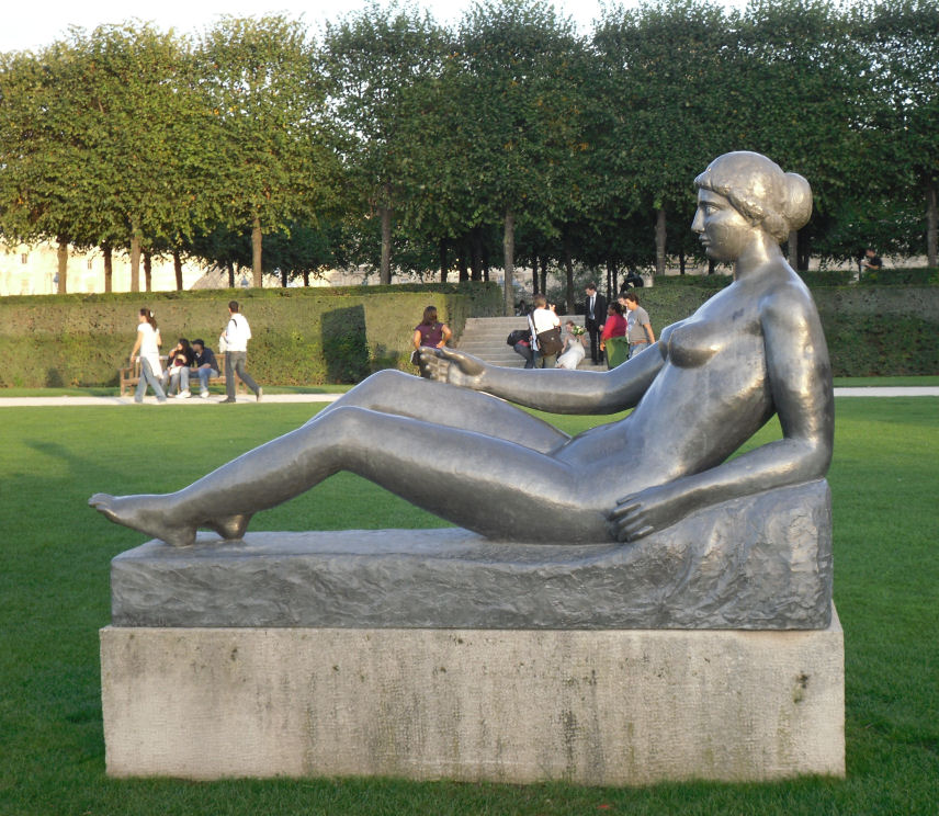 Jeune fille allongée