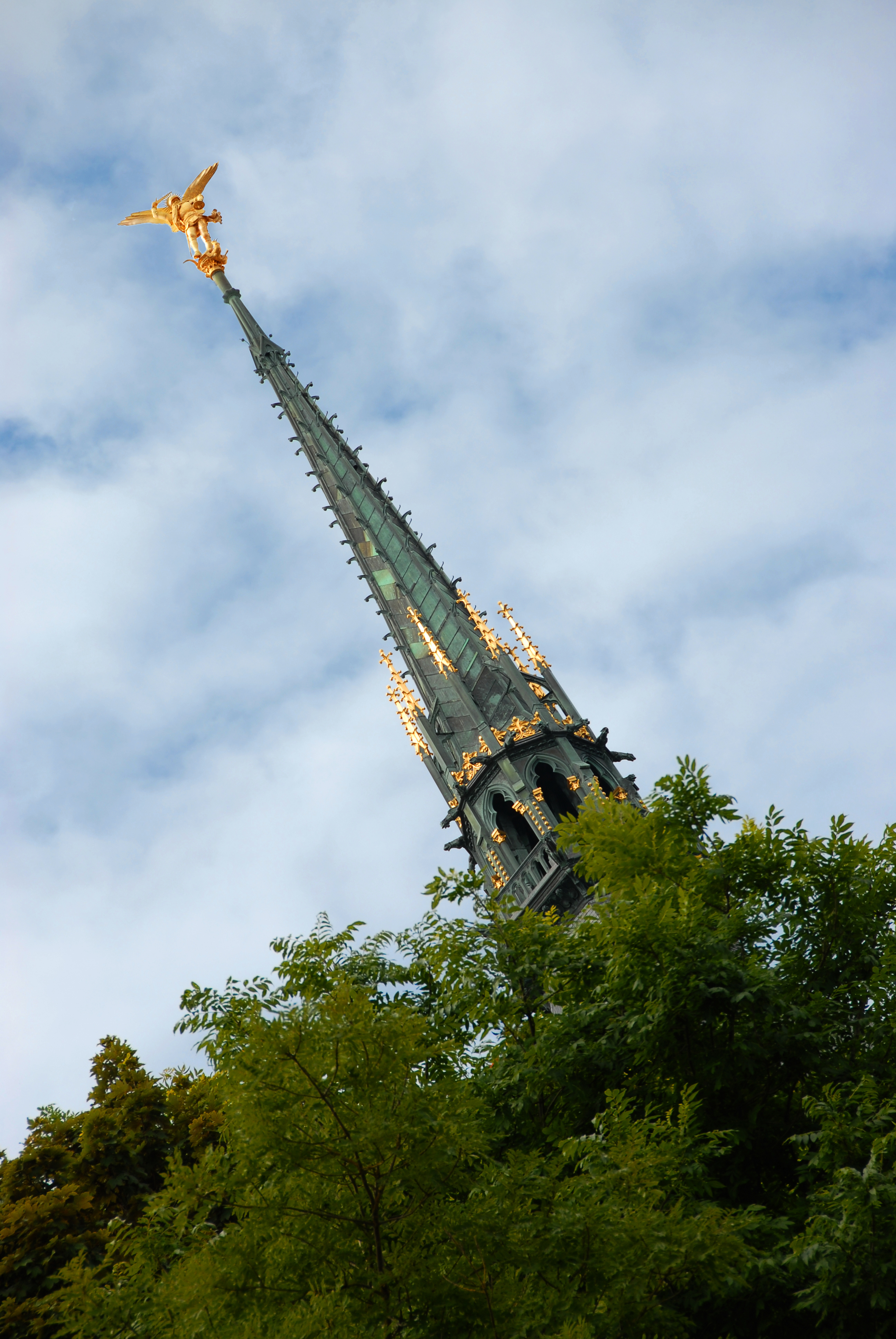 Saint Michel terrassant le Dragon