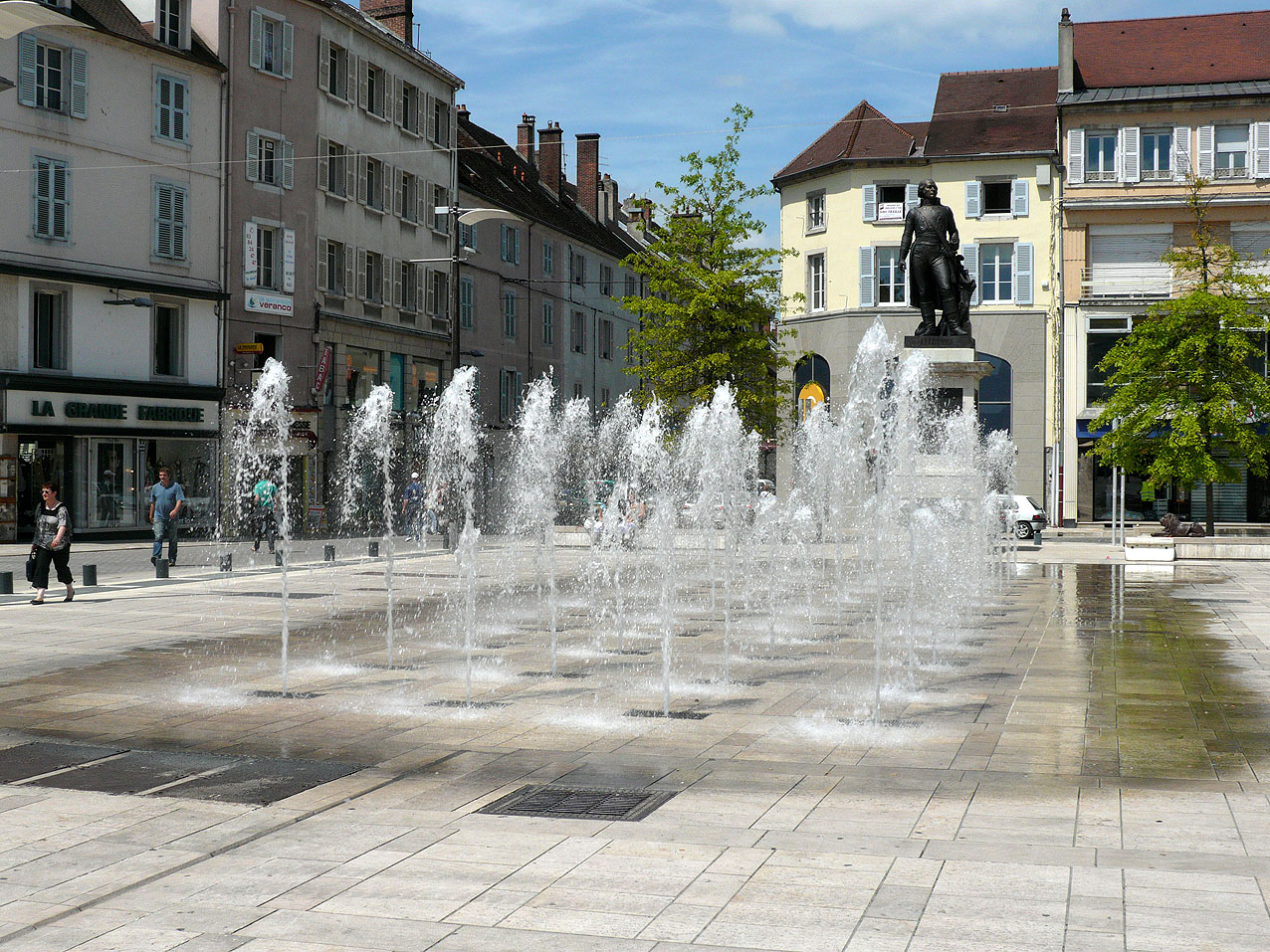 Statue en pied du Général Lecourbe