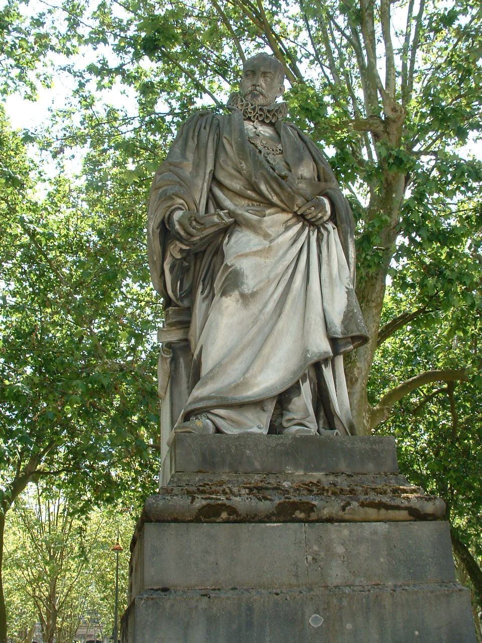 statue de Montaigne