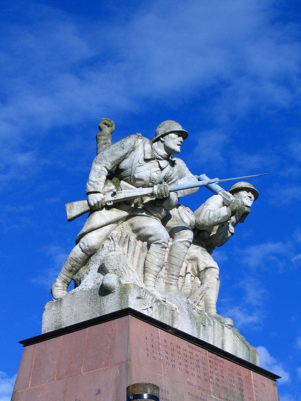 Statue commémorative de l'ossuaire de Navarin