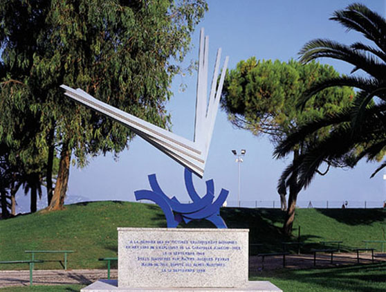 Stèle à la mémoire des 95 victimes de la caravelle Ajaccio-Nice
