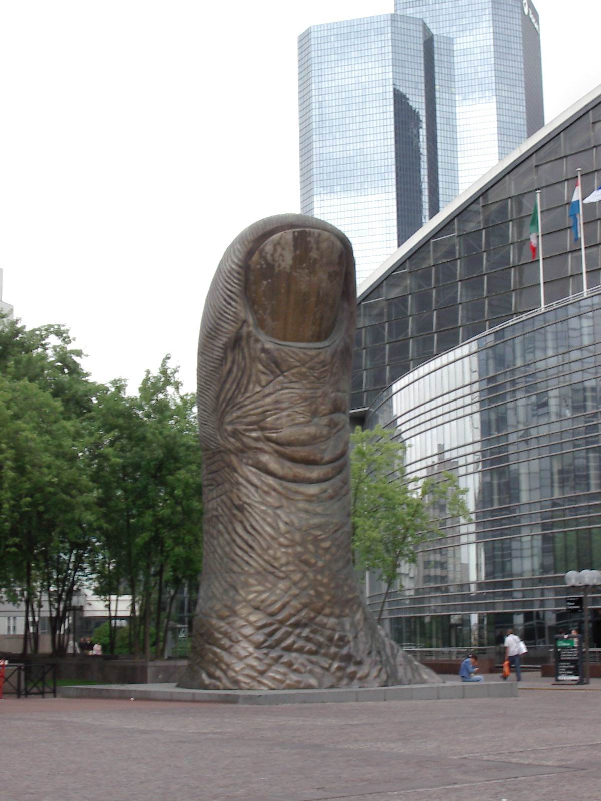 Le pouce - La Défense
